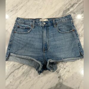 Abercrombie & Fitch “the mom short” size 30